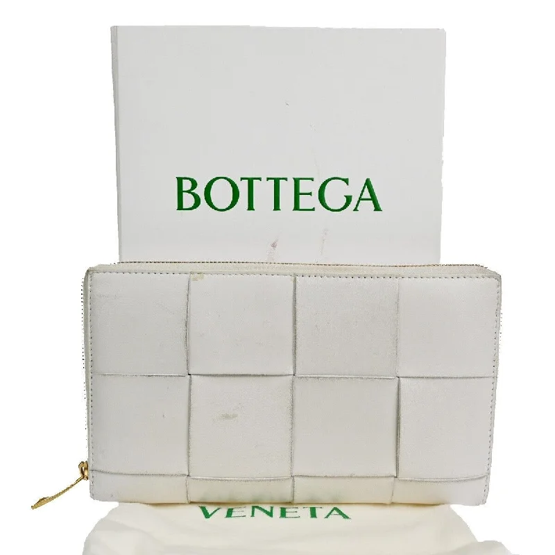 Wallets for rare travelers-Bottega Veneta  Leather Wallet  (Pre-Owned)